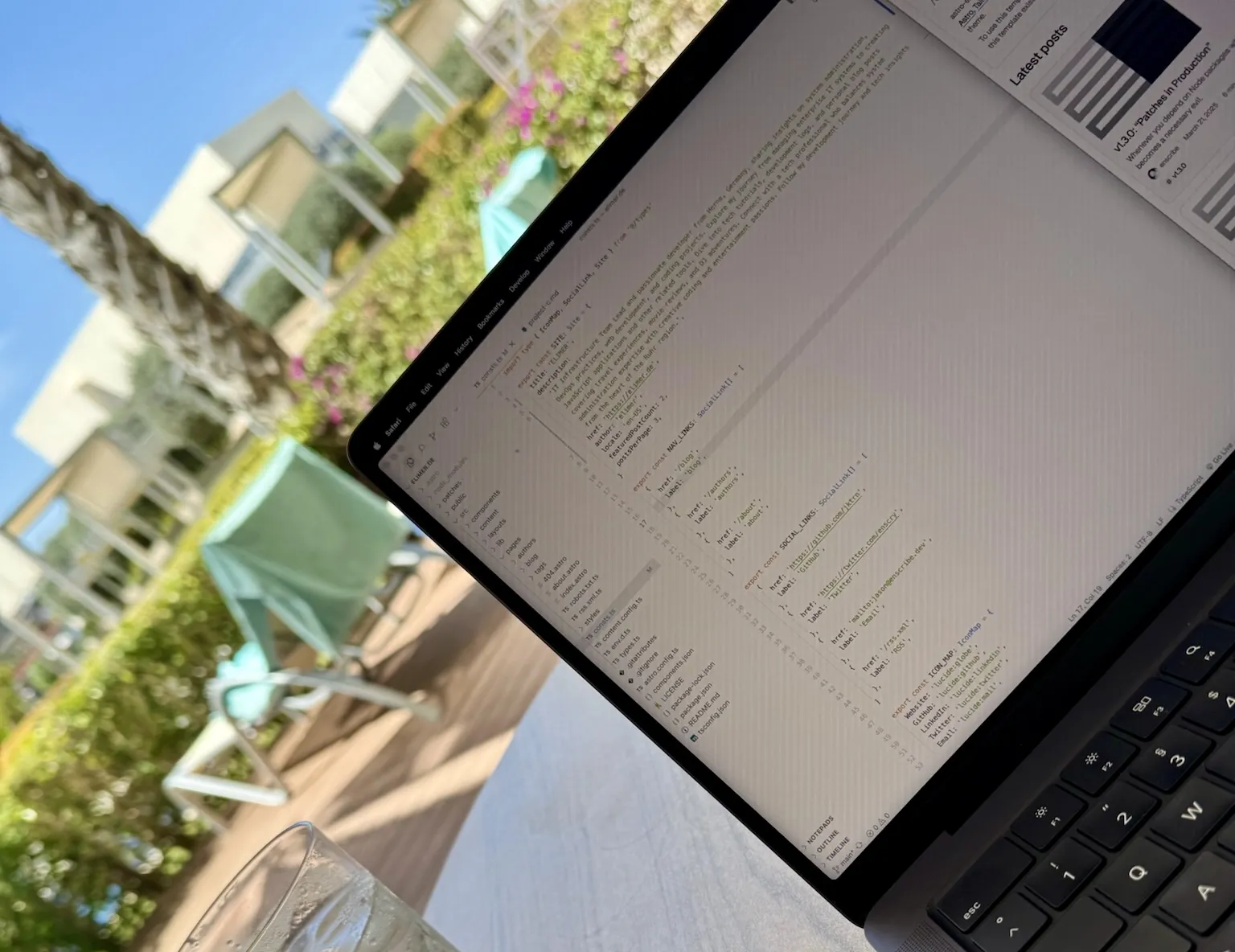 Laptop with a Icecold drink near a Pool with beatiful weather